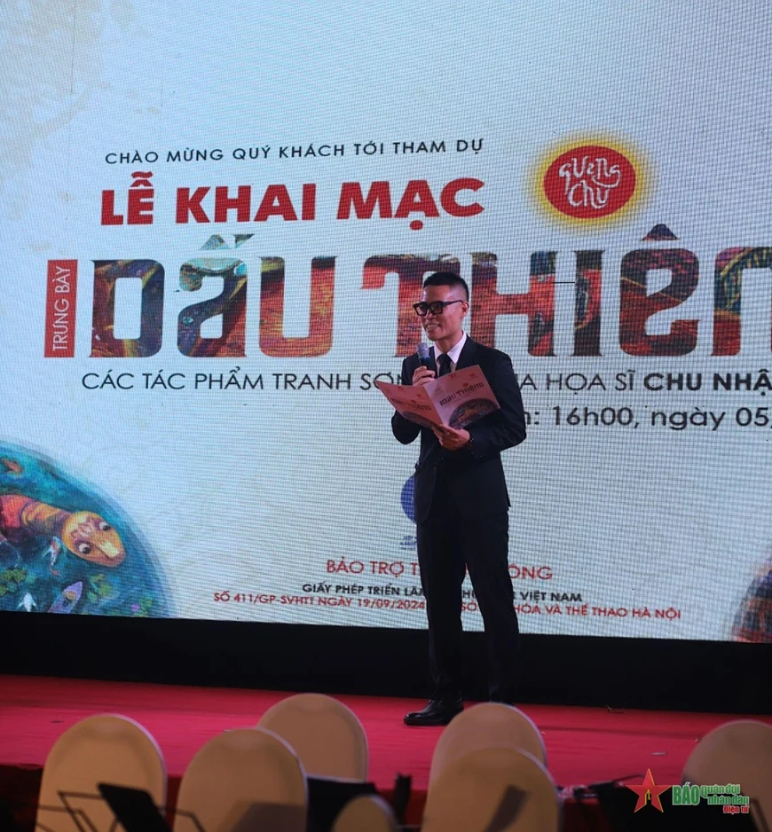 Khai mạc triển lãm tranh sơn mài Dấu Thiêng của họa sĩ Chu Nhật Quang